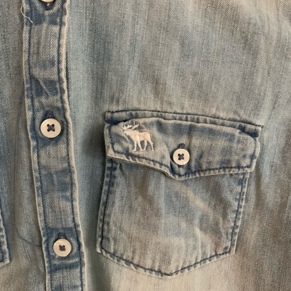 Abercrombie and Fitch denim shirt. - Picture 3 of 6